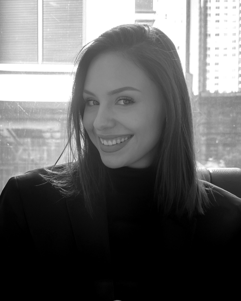 Portrait en noir et blanc de Valentine, fondatrice de Valentine Films